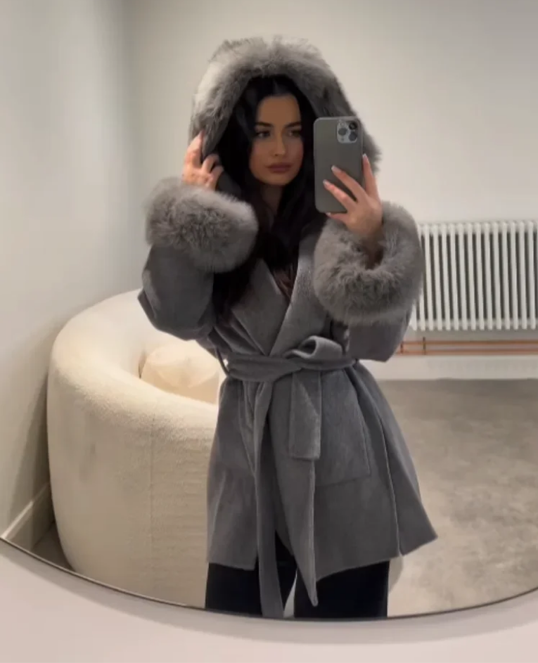 Manteau Femme Patchwork à Capuche avec Lacets – Laine Épaisse, Col Revers, Poches et Manches Longues, Style Street Chic, Automne/Hiver 2025