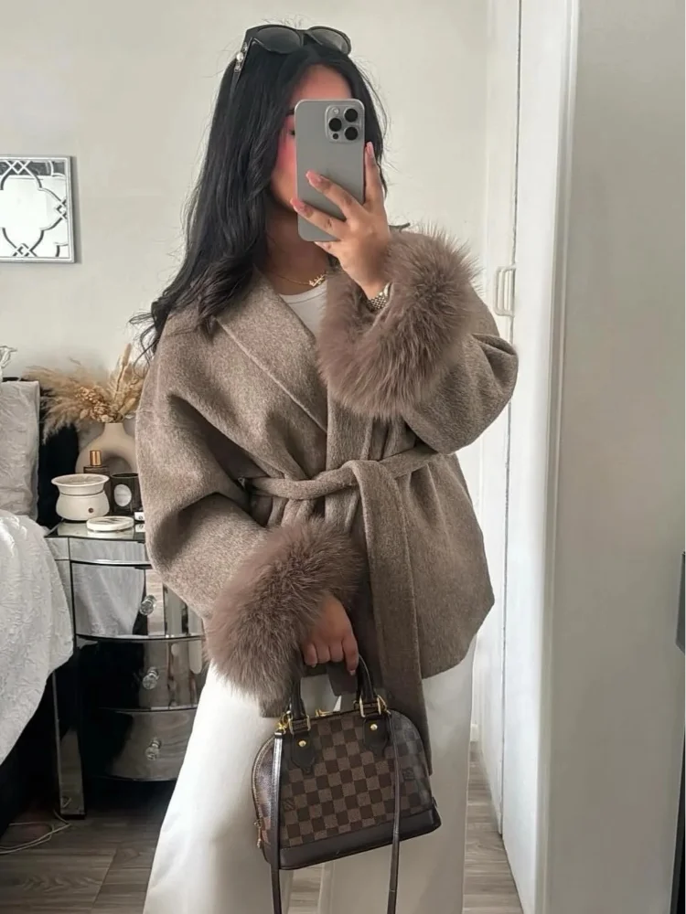 Veste courte élégante à lacets – Laine mélangée unie, col à revers, ceinture fourrure, manches longues – Femme automne/hiver 2025, cardigan chic