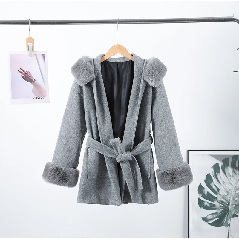 Manteau Femme Patchwork à Capuche avec Lacets – Laine Épaisse, Col Revers, Poches et Manches Longues, Style Street Chic, Automne/Hiver 2025